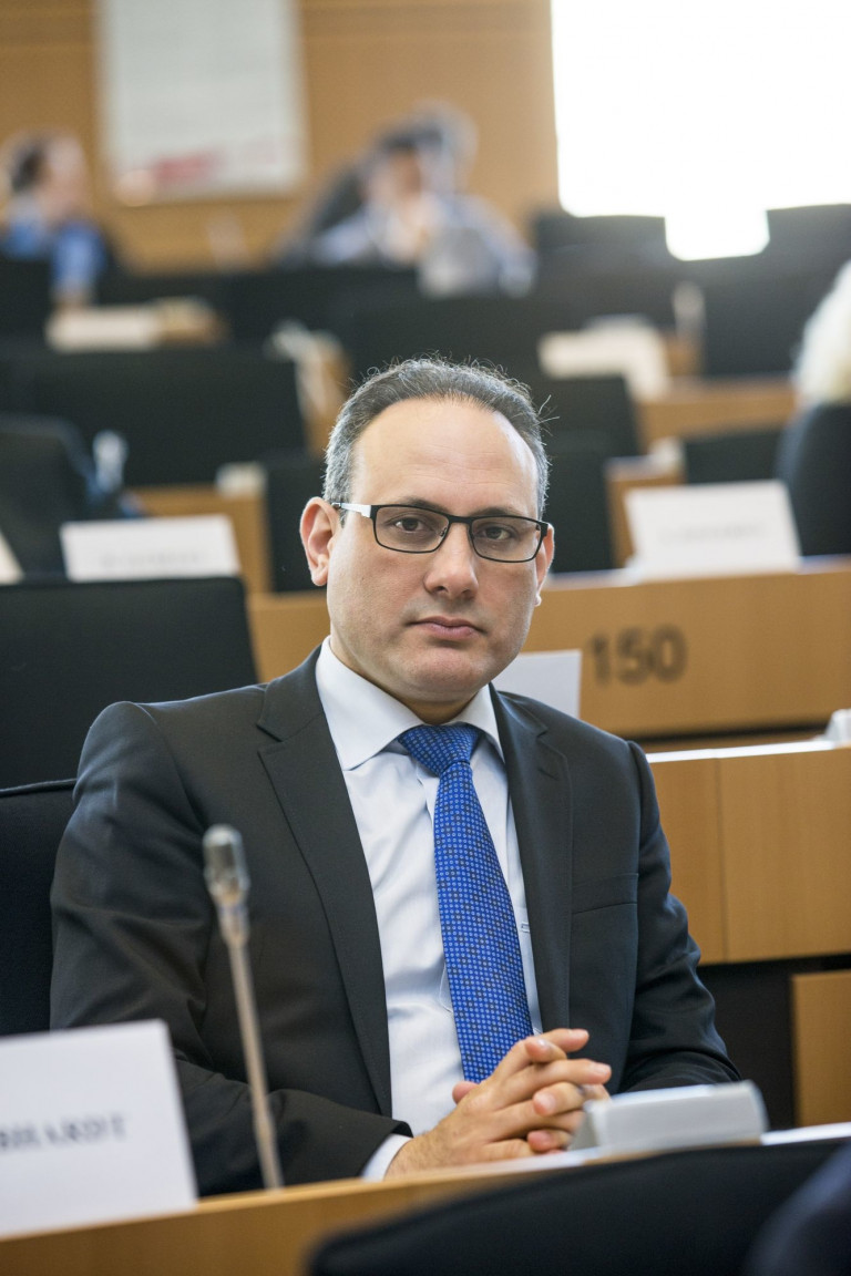 Ismail Ertug sitzt im Europäischen Parlament (© European Union, 2015)